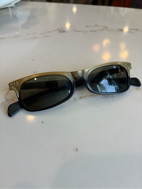 Ray-Ban Black and Gold Rectangular Sunglasses vintage
